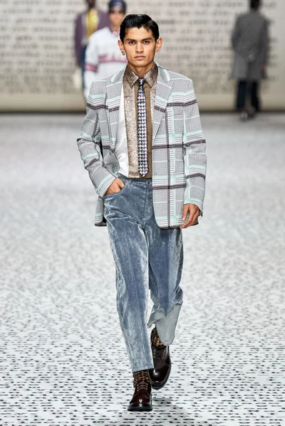 Look 35